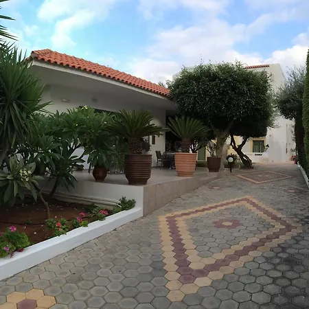 Nikolas Appartments 3*