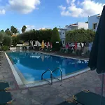 アパートホテル Nikolas Appartments 4*