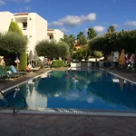 Nikolas Appartments アパートホテル