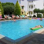 Nikolas Appartments Апарт-готель Херсонісос