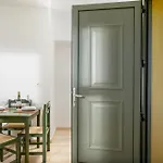 アパートホテル Nikolas Appartments 4*