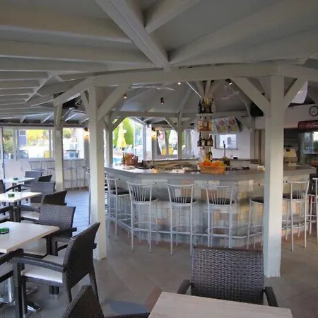 ενοικιαζόμενα νικόλας βίλλας Ξενοδοχείο με διαμερίσματα Χερσόνησος