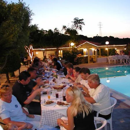 Ξενοδοχείο με διαμερίσματα ενοικιαζόμενα νικόλας βίλλας 3*