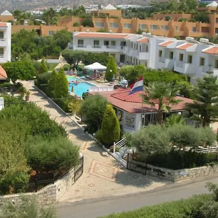 Nikolas Appartments アパートホテル