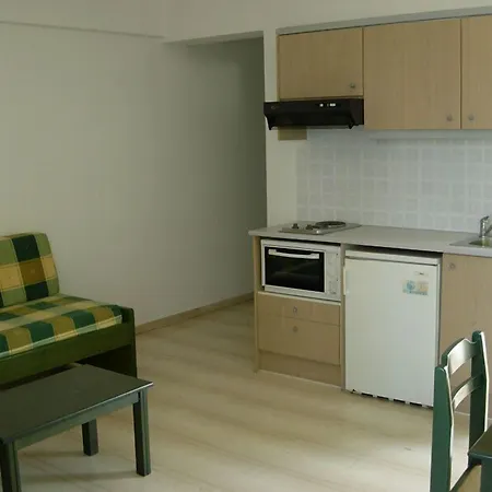 アパートホテル Nikolas Appartments 3*