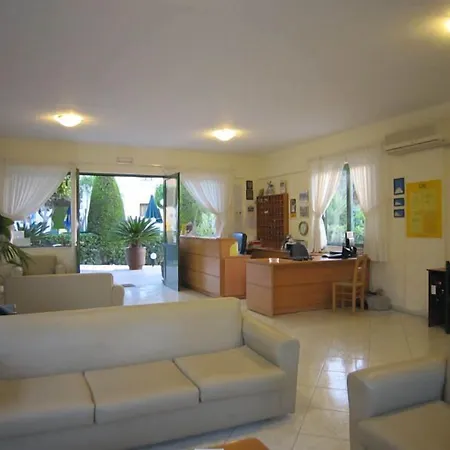 Nikolas Appartments 4*
