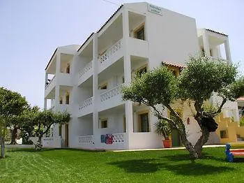 アパートホテル Nikolas Appartments 4*