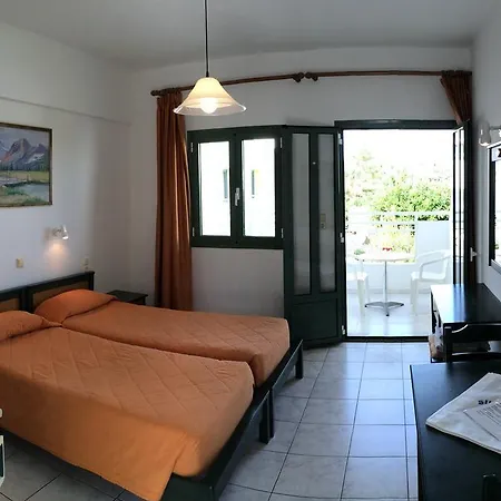 מלון דירות Nikolas Appartments 2*