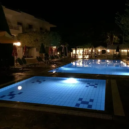 Nikolas Appartments מלון דירות 2*