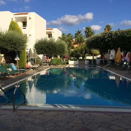 Nikolas Appartments מלון דירות