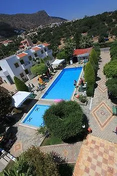 Nikolas Appartments