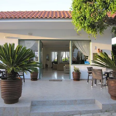 Nikolas Appartments מלון דירות