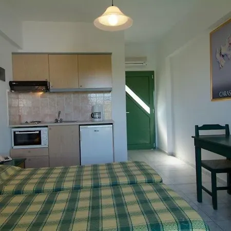 Nikolas Appartments 2*